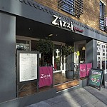 Zizzi Reading outside