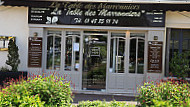 La Table des Marronniers outside