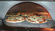 La Pizza Riv food