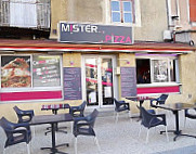 Mister Pizza inside