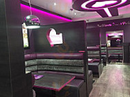 Treatz Dessert Parlour Woking inside