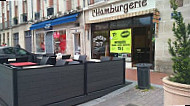 L'hamburgerie outside