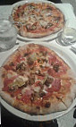 La Casa Pizzeria food