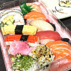 Ozzi Sushi food