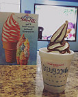 Nuccelli's Frozen Yogurt food