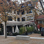 Auberge De Vandoeuvres outside