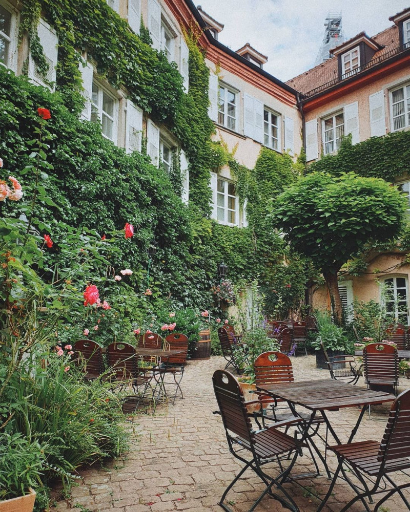 restaurant image