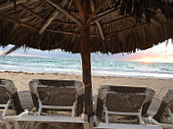 Los Corales Beach outside