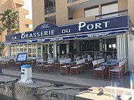 La Brasserie Du Port inside