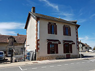 Auberge Du Panier Fleuri outside