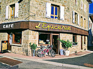 L'Épicerie outside