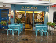 Le Chat ToquÉ inside