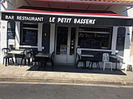 Le Petit Bassens inside