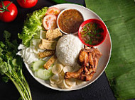 Nasi Lemak Kukus Ayam Goreng Berempah Alang food