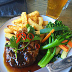 Huon Hill Tavern Wodonga food