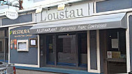 L'oustau outside