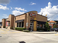 Raising Cane's Chicken Fingers outside