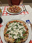 Encantus Pizzeria food