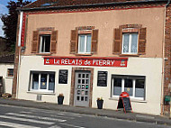 Le Relais De Pierry inside