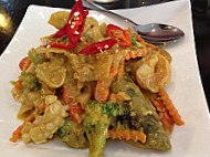 Manee Thai Cuisine food