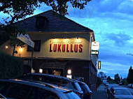 Lukullus outside