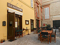 La Taverna inside