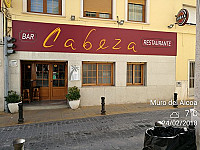 Cabeza outside