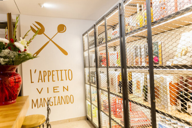 restaurant image