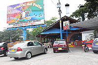 El Carnaval del Pollo Mirador outside