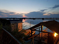 La Cabane Du Pêcheur outside