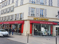 Le Chateau D'or food