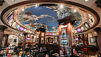 Hard Rock Cafe Rome inside