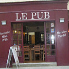 Le Pub inside