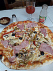 Pizza La Squisita food