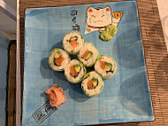 Sushi Des Allees food