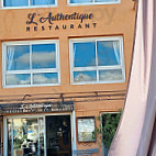 L’authentique inside