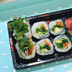 Poke Sushi Roll food