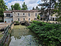 Moulin De Boulede outside