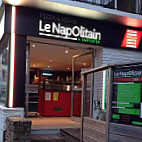 Le Napolitain outside