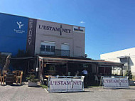 L’estaminet outside