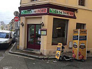 Pizza du Fort outside