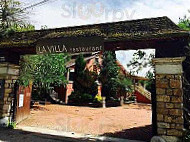 La Villa outside