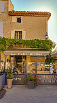 Bistrot Le Petit Crillon outside