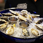 Tuckers Shuckers Oysters Tap food