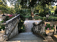 Table Gourmande Le Mogador outside