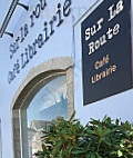 Sur La Route Cafe-librairie inside