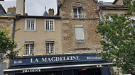 La magdeleine outside