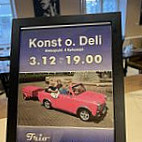 Konst O. Deli outside