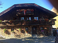 Refuge du Tornieux outside