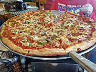 Nino's Pizza food